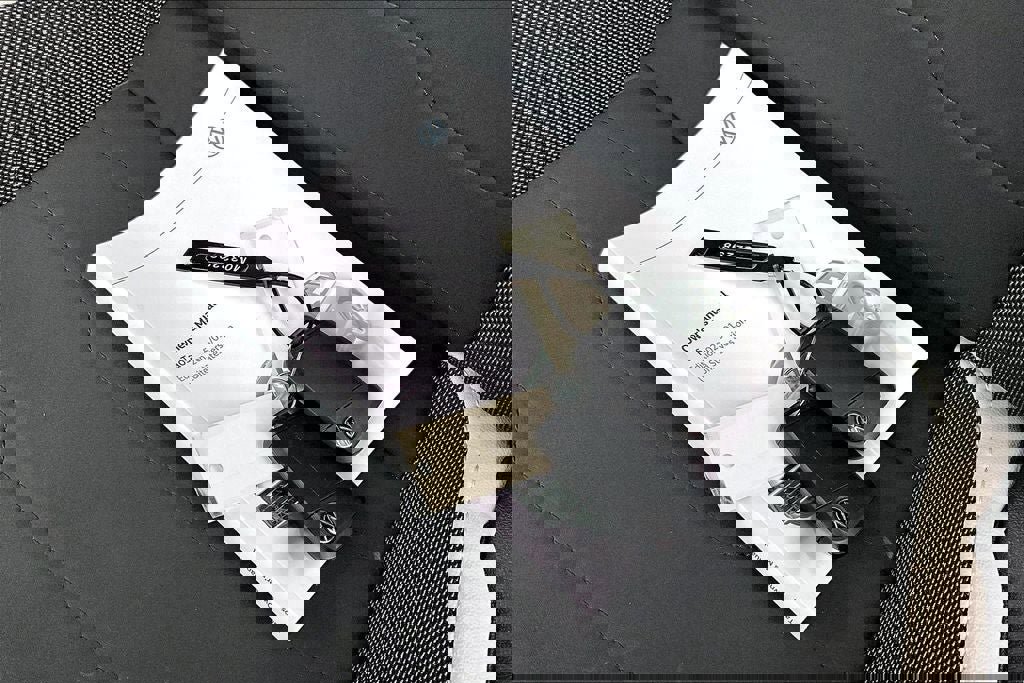 Certified 2025 Volkswagen Taos SE w/ Panoramic Sunroof Package image 11