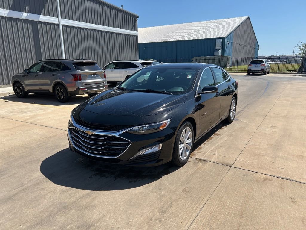 Used 2025 Chevrolet Malibu LT FWD image 1