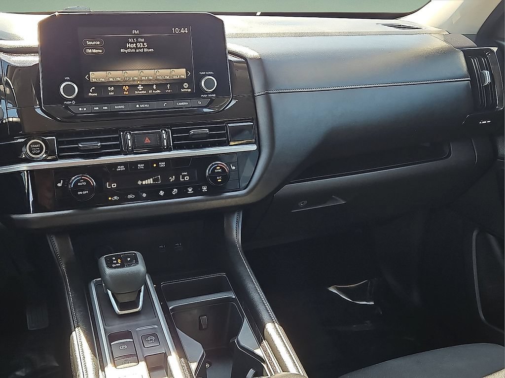 Used 2024 Nissan Pathfinder SV FWD image 16