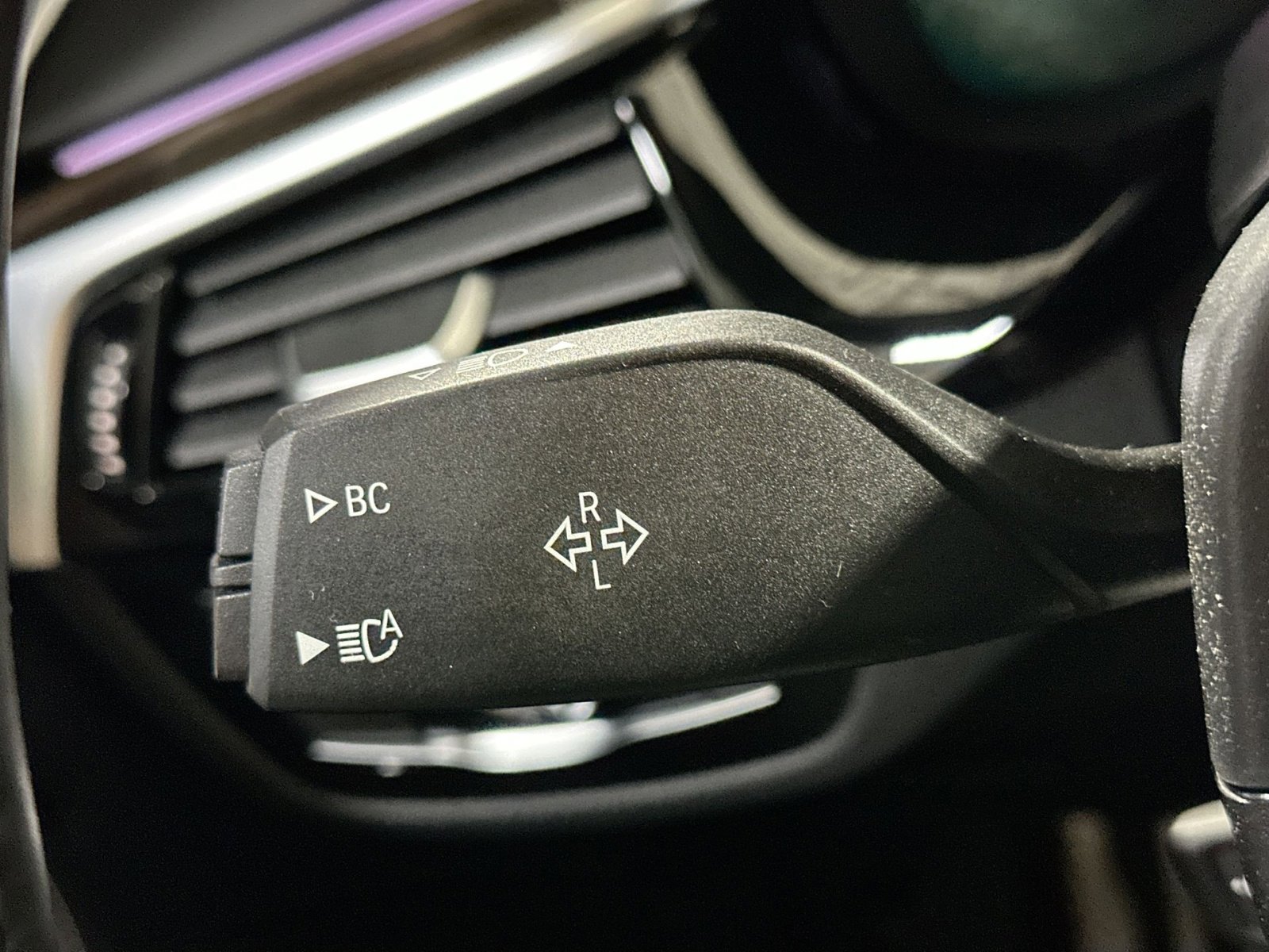 Used 2020 BMW M550i xDrive image 30