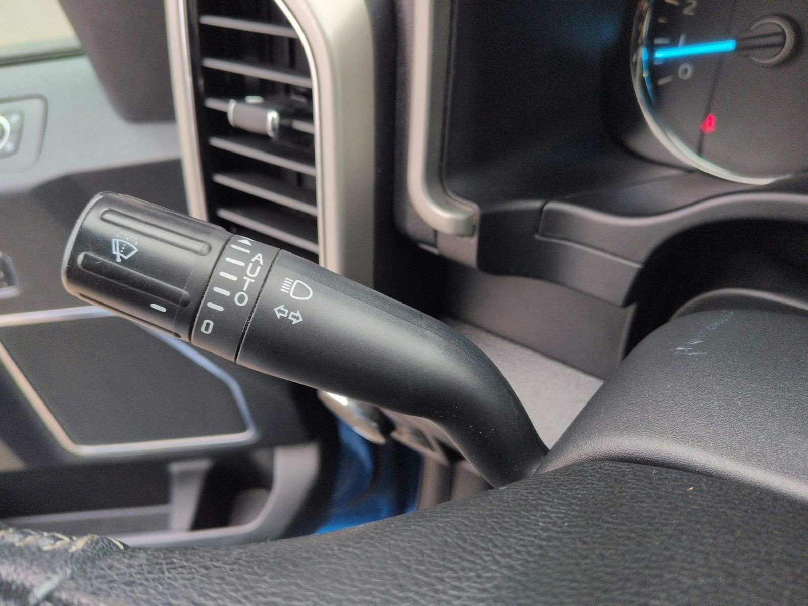 Used 2020 Ford F150 Lariat w/ Equipment Group 502A Luxury image 34