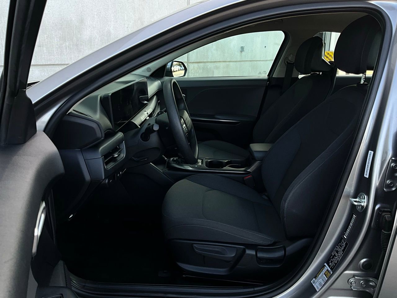 Used 2025 Kia K4 LXS image 9