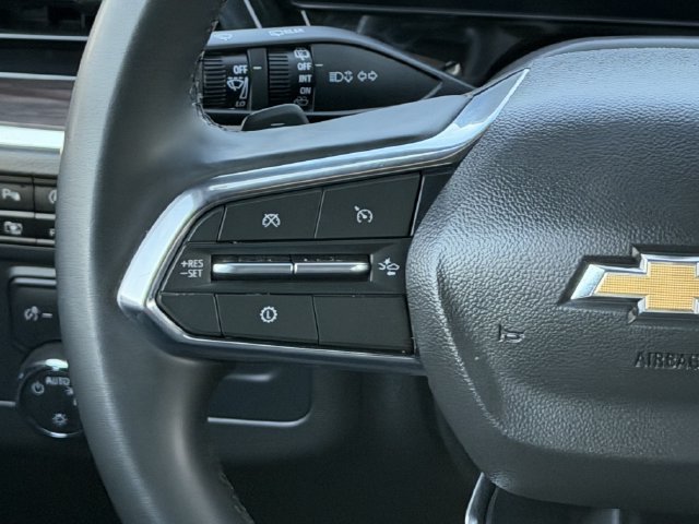 Used 2025 Chevrolet Suburban LT RWD image 13