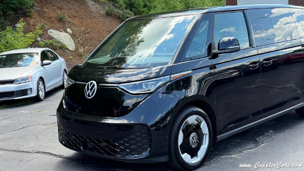 Used 2025 Volkswagen ID. Buzz Pro S RWD image 23