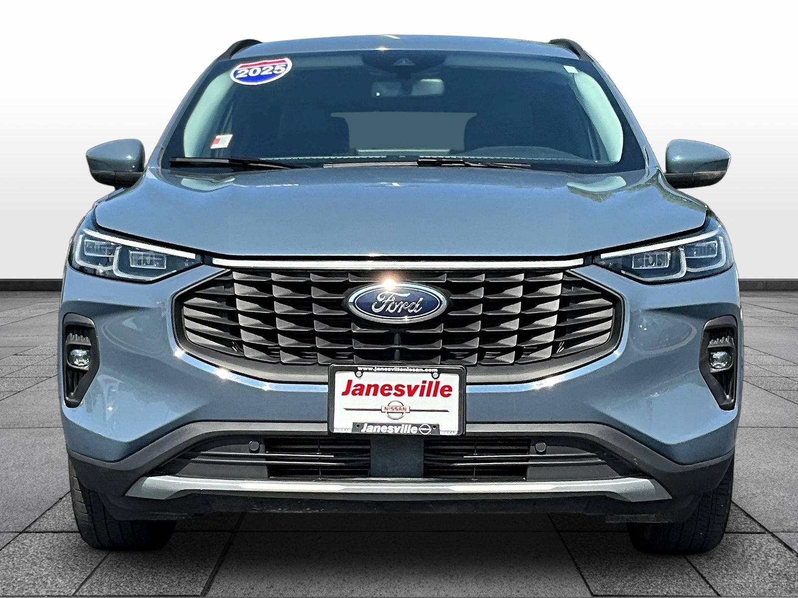 Used 2025 Ford Escape Platinum AWD/4WD image 2