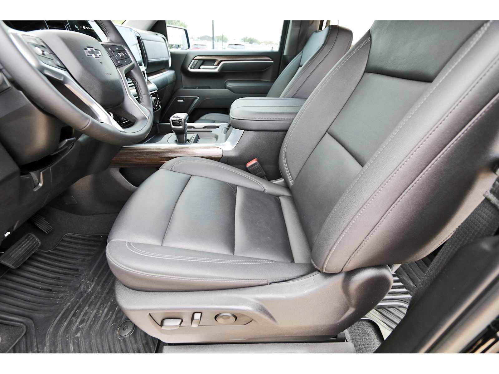 Used 2025 Chevrolet Silverado 1500 RST w/ Convenience Package II image 11
