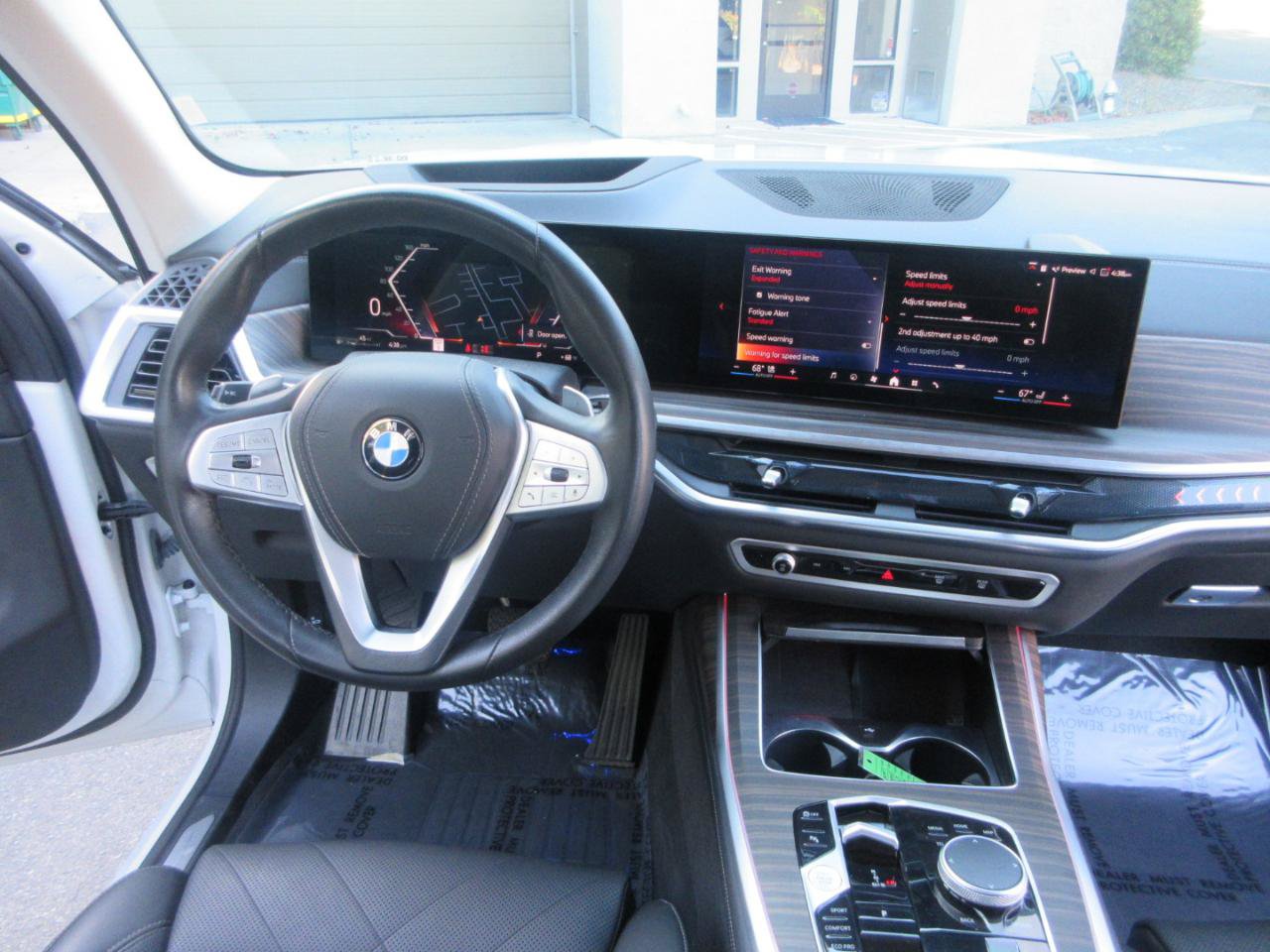 Used 2025 BMW X7 xDrive40i w/ Premium Package AWD/4WD image 53