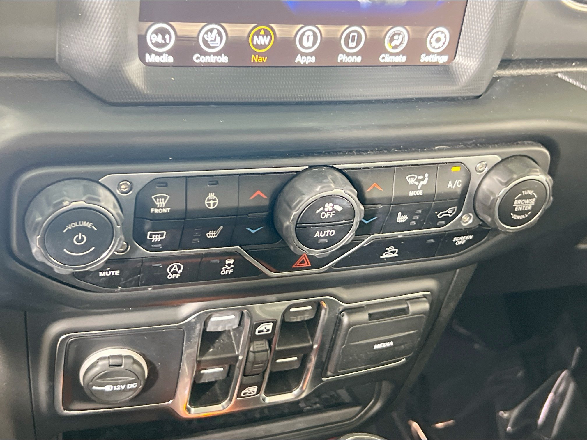 Used 2022 Jeep Gladiator Sport AWD/4WD image 16