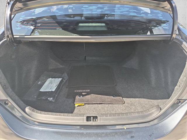 Used 2015 Toyota Corolla LE FWD image 6