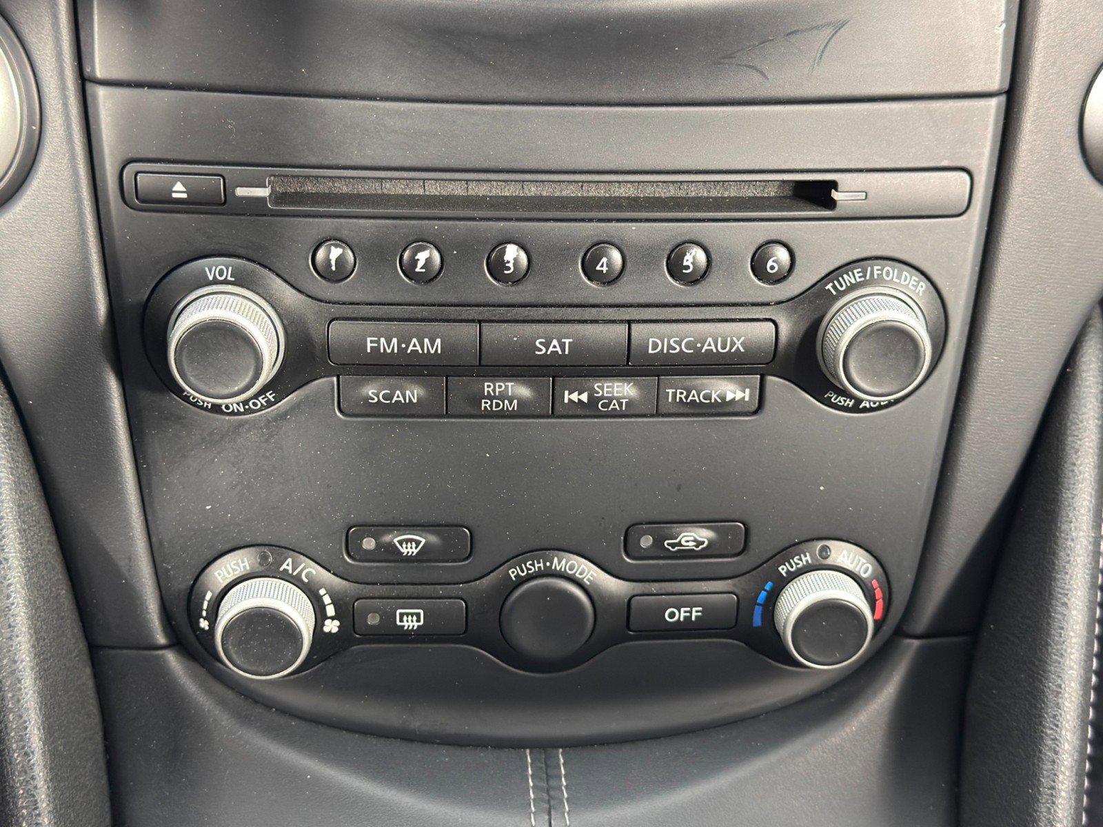 Used 2011 Nissan 370Z Touring image 28