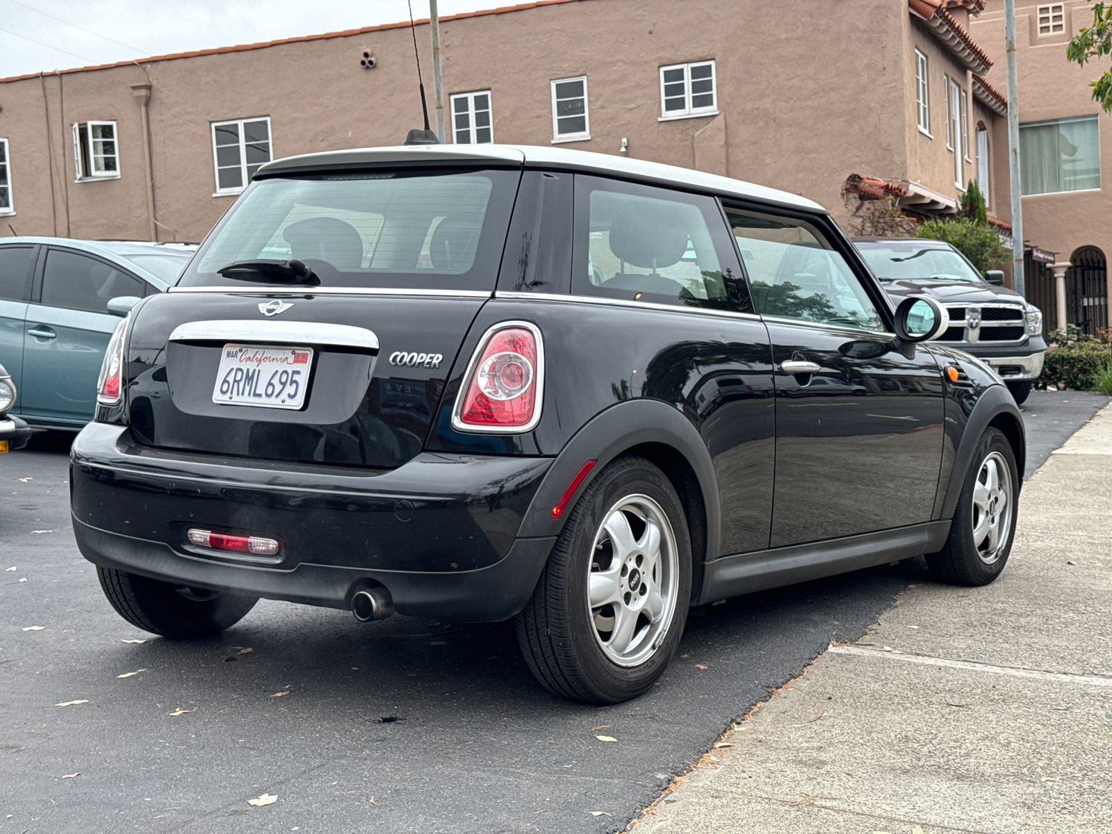 Used 2011 MINI Cooper Hardtop image 9