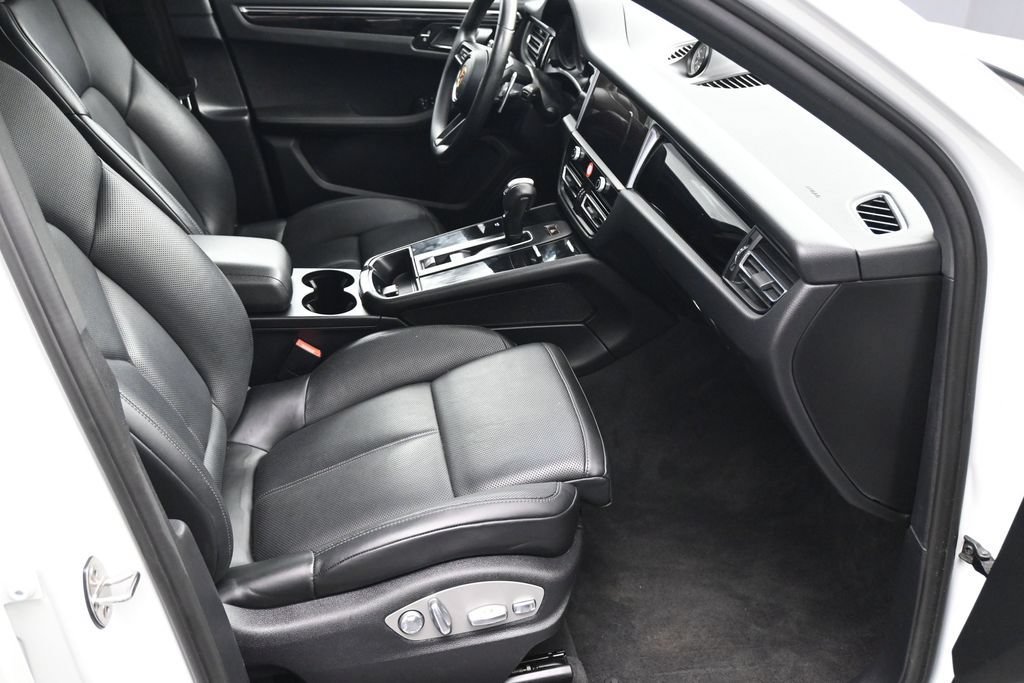 Used 2023 Porsche Macan AWD/4WD image 11