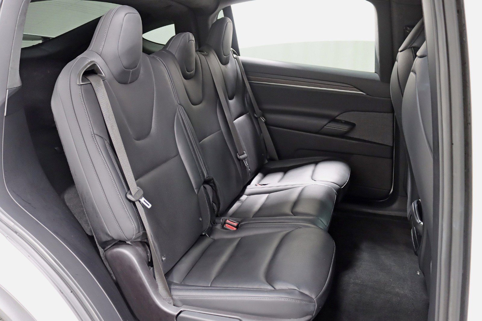 Used 2022 Tesla Model X image 32