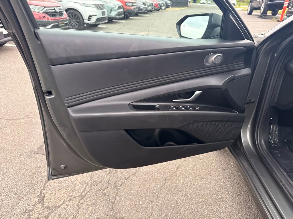 Used 2025 Hyundai Elantra SEL FWD image 20