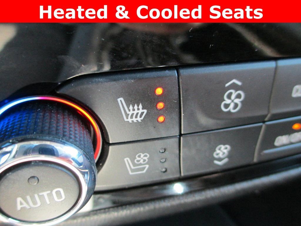 Used 2023 Buick Enclave Avenir image 16