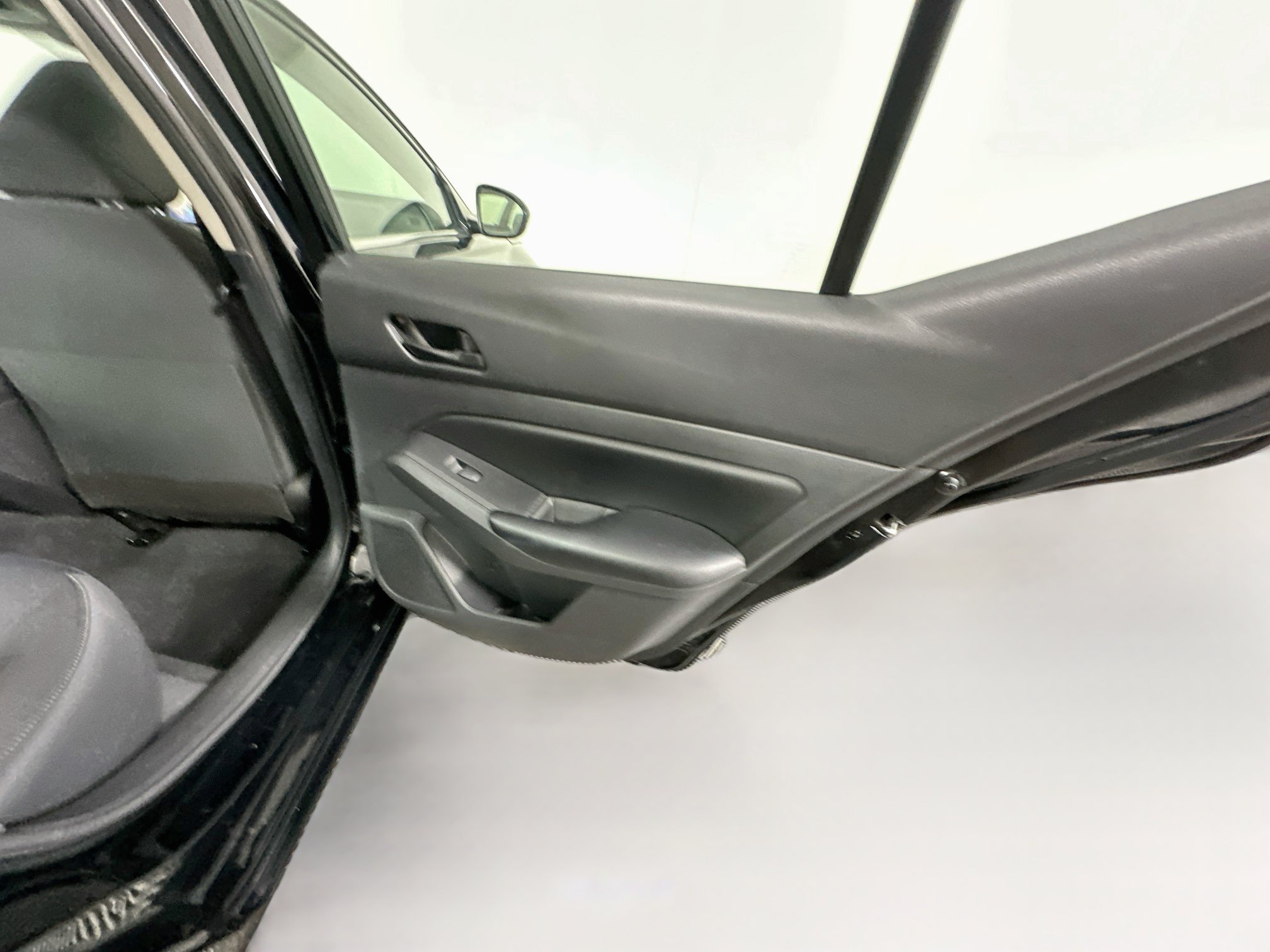 Used 2024 Nissan Altima 2.5 S FWD image 28
