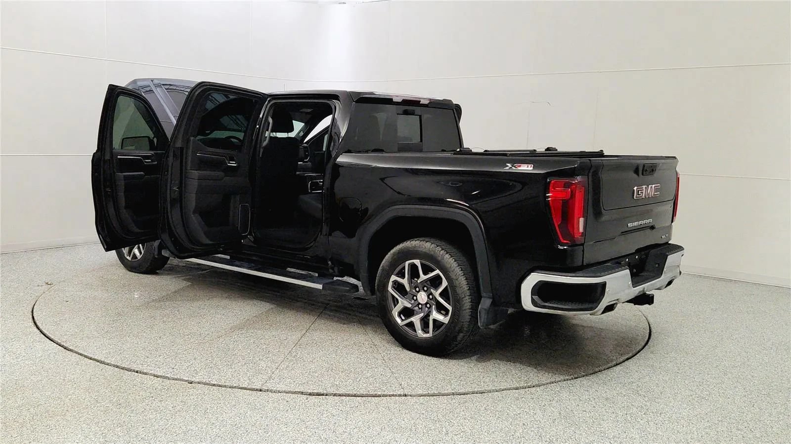 Used 2023 GMC Sierra 1500 SLT w/ SLT Premium Plus Package AWD/4WD image 11