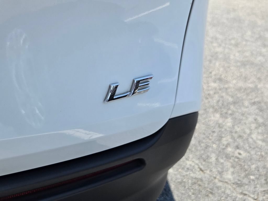 Certified 2025 Toyota Sienna LE FWD image 11