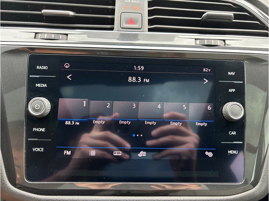 Used 2019 Volkswagen Tiguan SEL R-Line FWD image 28