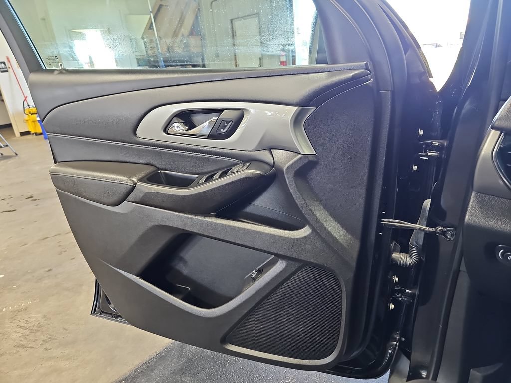 Used 2023 Chevrolet Traverse LT w/ LPO, Floor Liner Package AWD/4WD image 28