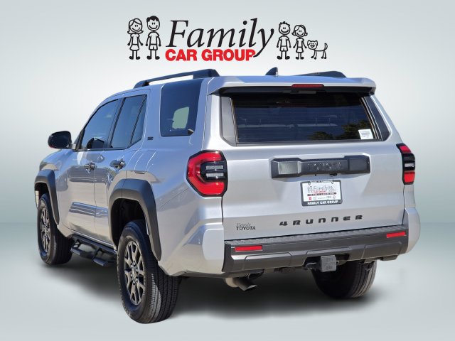 Used 2025 Toyota 4Runner SR5 AWD/4WD image 3