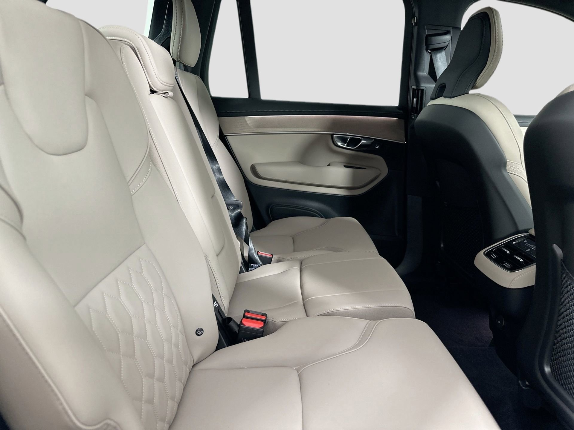 New 2026 Volvo XC90 B5 Plus w/ Protection Package Premier AWD/4WD image 28