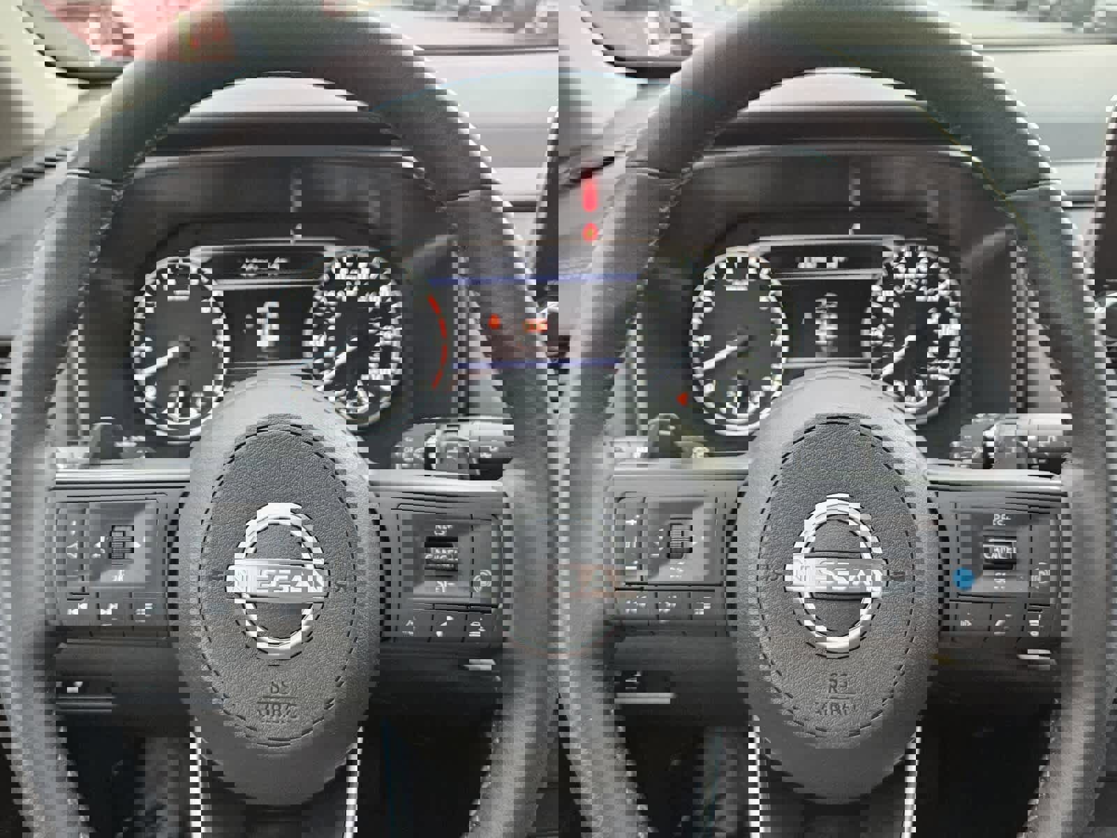 Used 2024 Nissan Rogue SV w/ SV Premium Package image 11