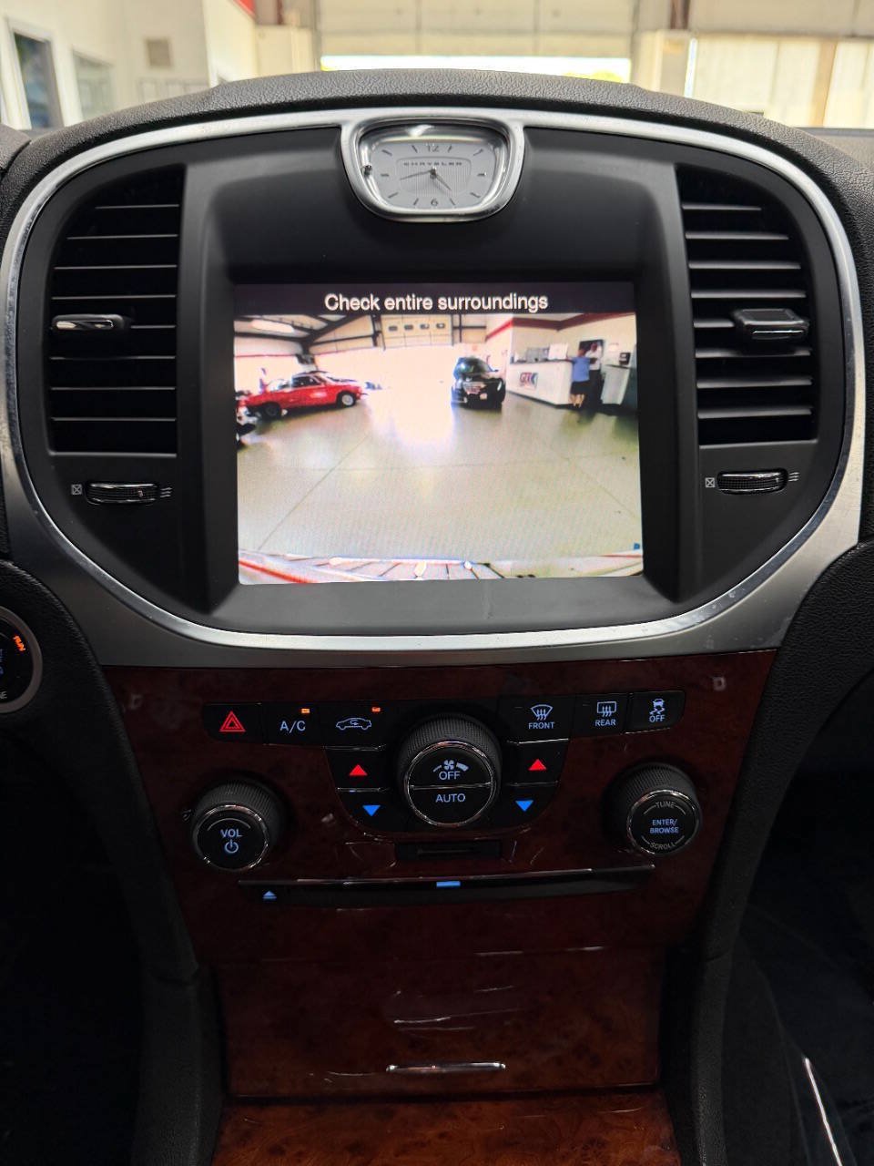 Used 2014 Chrysler 300 AWD w/ Driver Convenience Group image 28