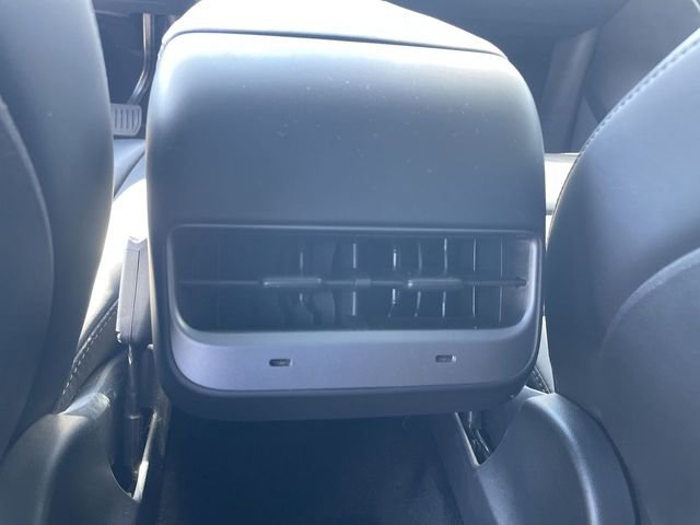 Used 2022 Tesla Model Y Long Range image 22
