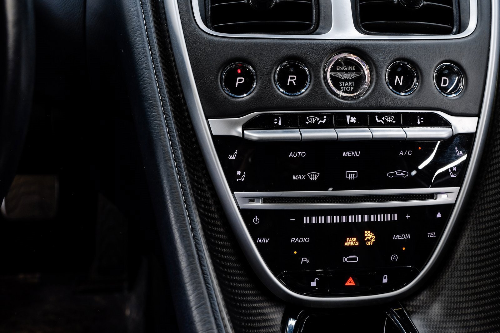 Used 2018 Aston Martin DB11 V12 image 31