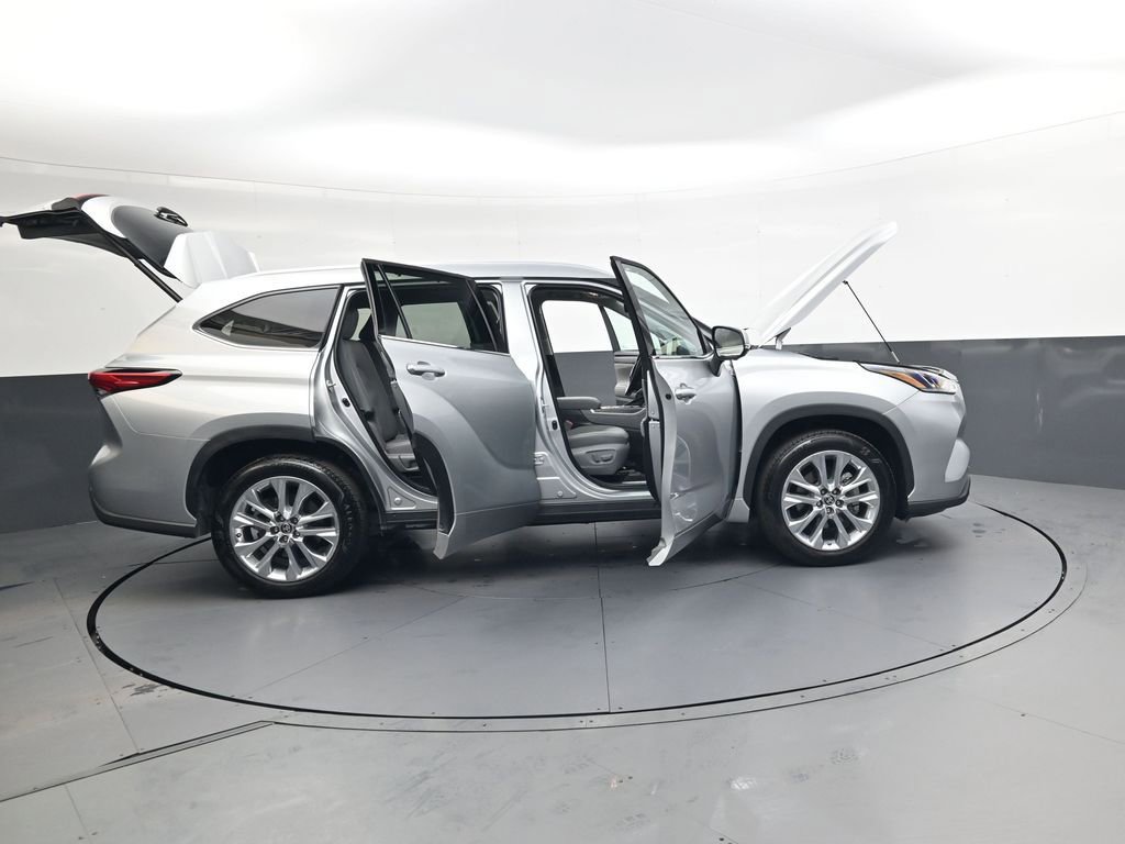 Used 2023 Toyota Highlander Limited image 42