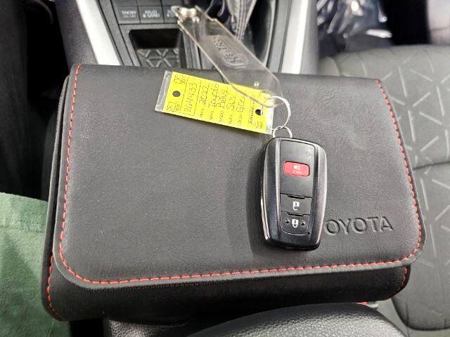 Used 2022 Toyota RAV4 XLE image 23