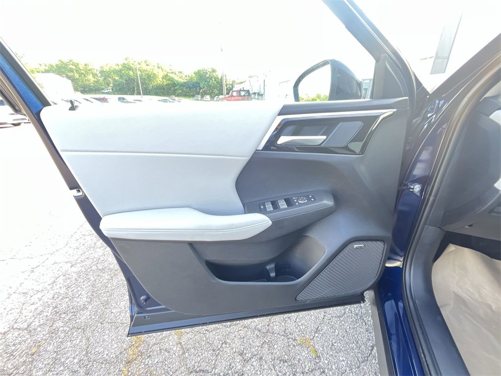 New 2025 Mitsubishi Outlander SE image 13