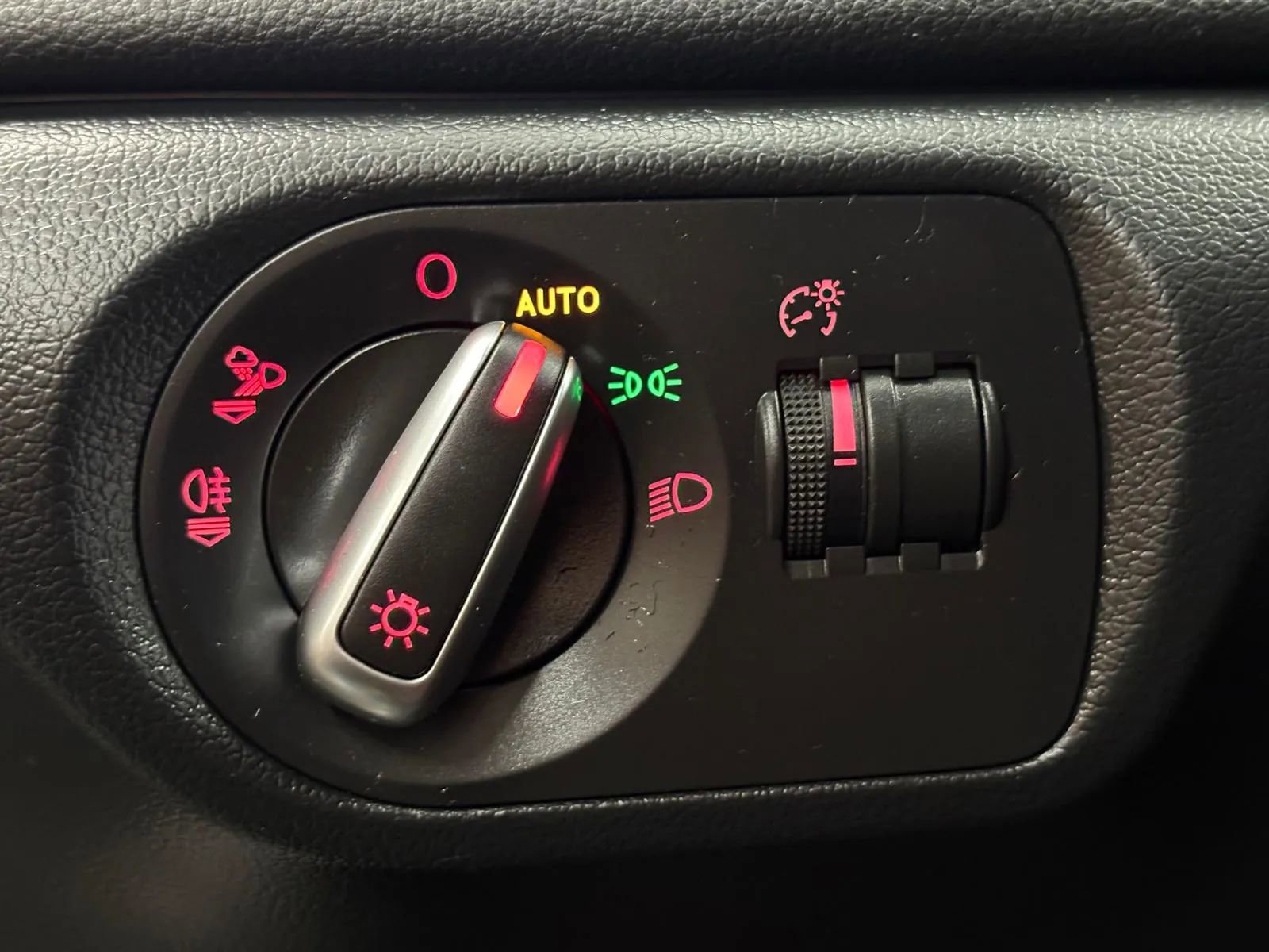 Used 2018 Audi Q3 2.0T Premium image 30