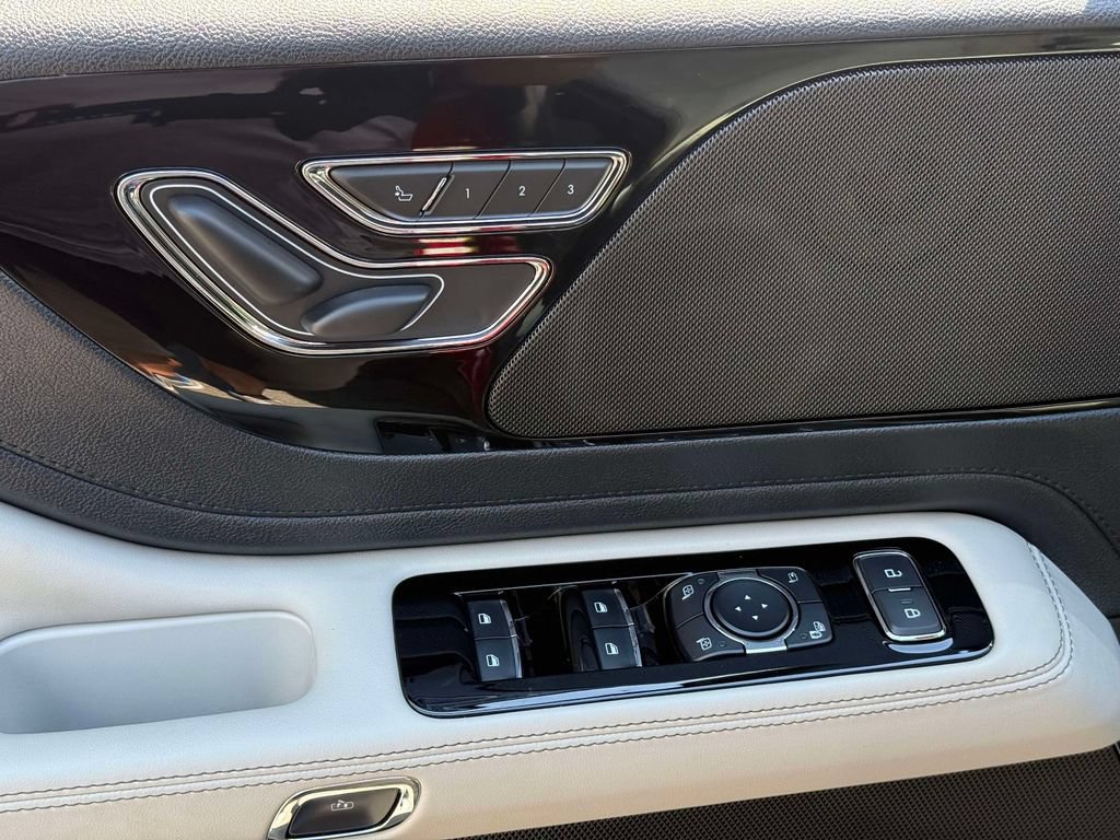 Used 2026 Lincoln Aviator AWD image 22