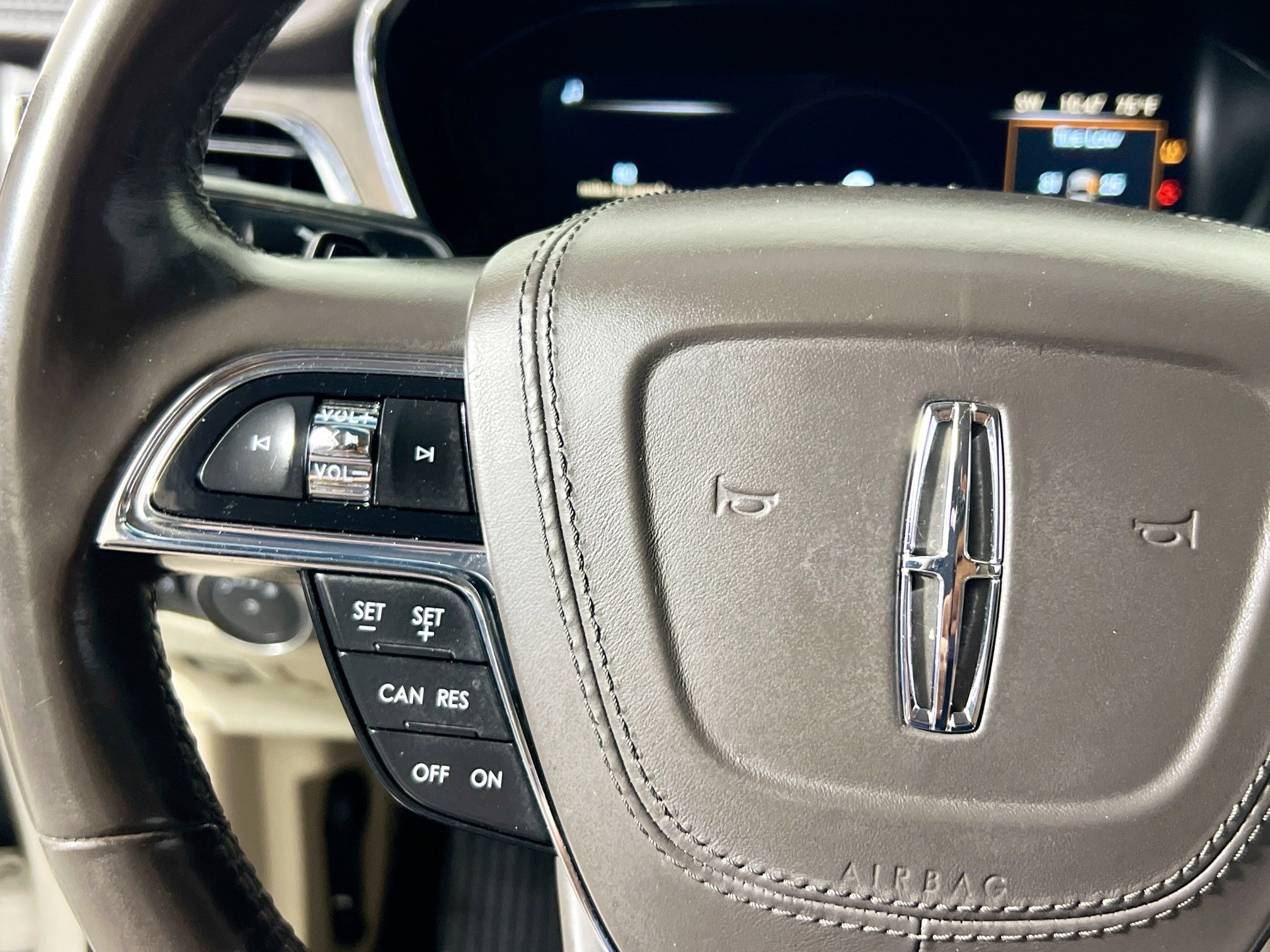 Used 2018 Lincoln Continental Select FWD image 18