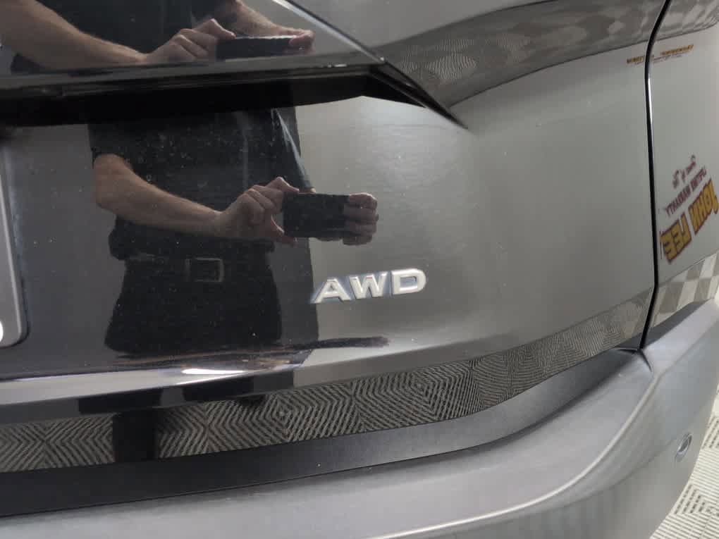Used 2023 Nissan Rogue S AWD/4WD image 12