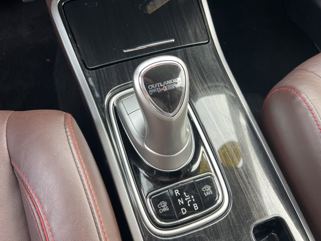 Used 2018 Mitsubishi Outlander 4WD Plug-In Hybrid image 19