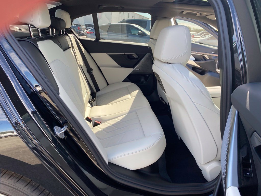 Used 2026 BMW 540i xDrive w/ Premium Package AWD/4WD image 16