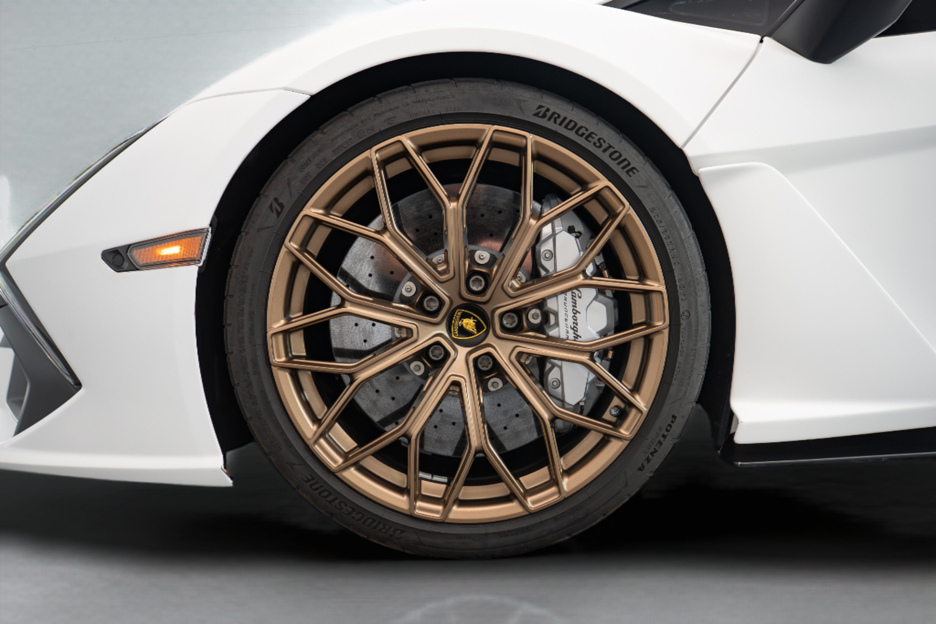 Used 2024 Lamborghini Revuelto AWD/4WD image 16