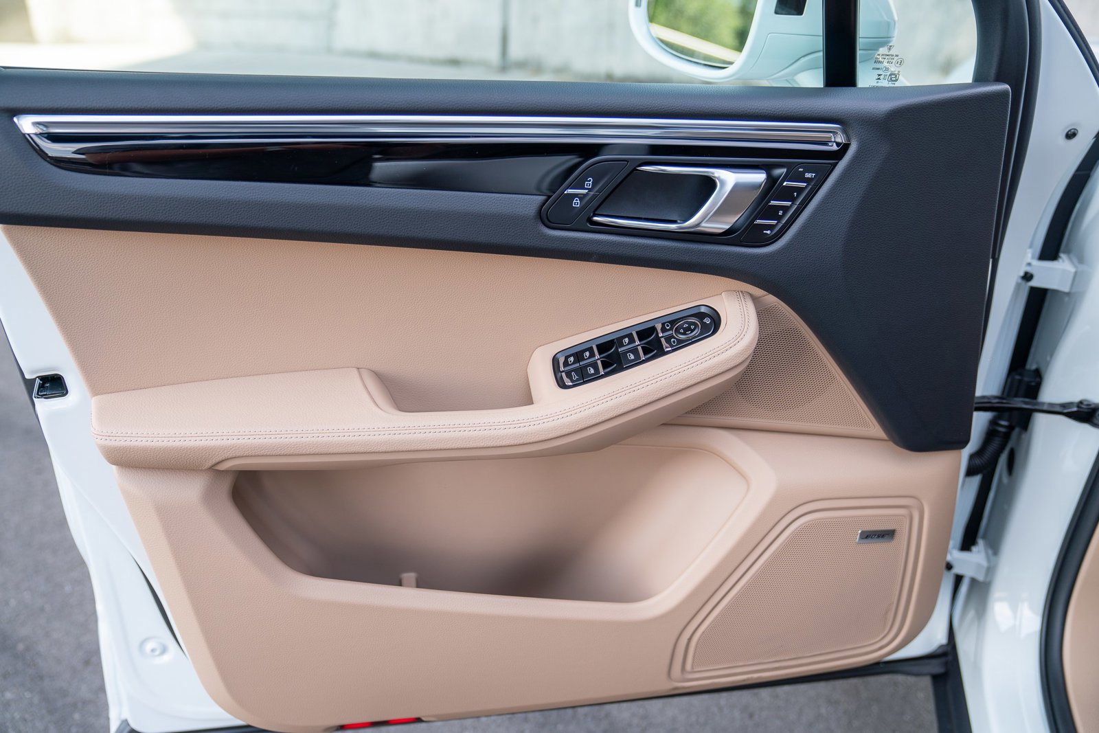 Certified 2025 Porsche Macan image 10