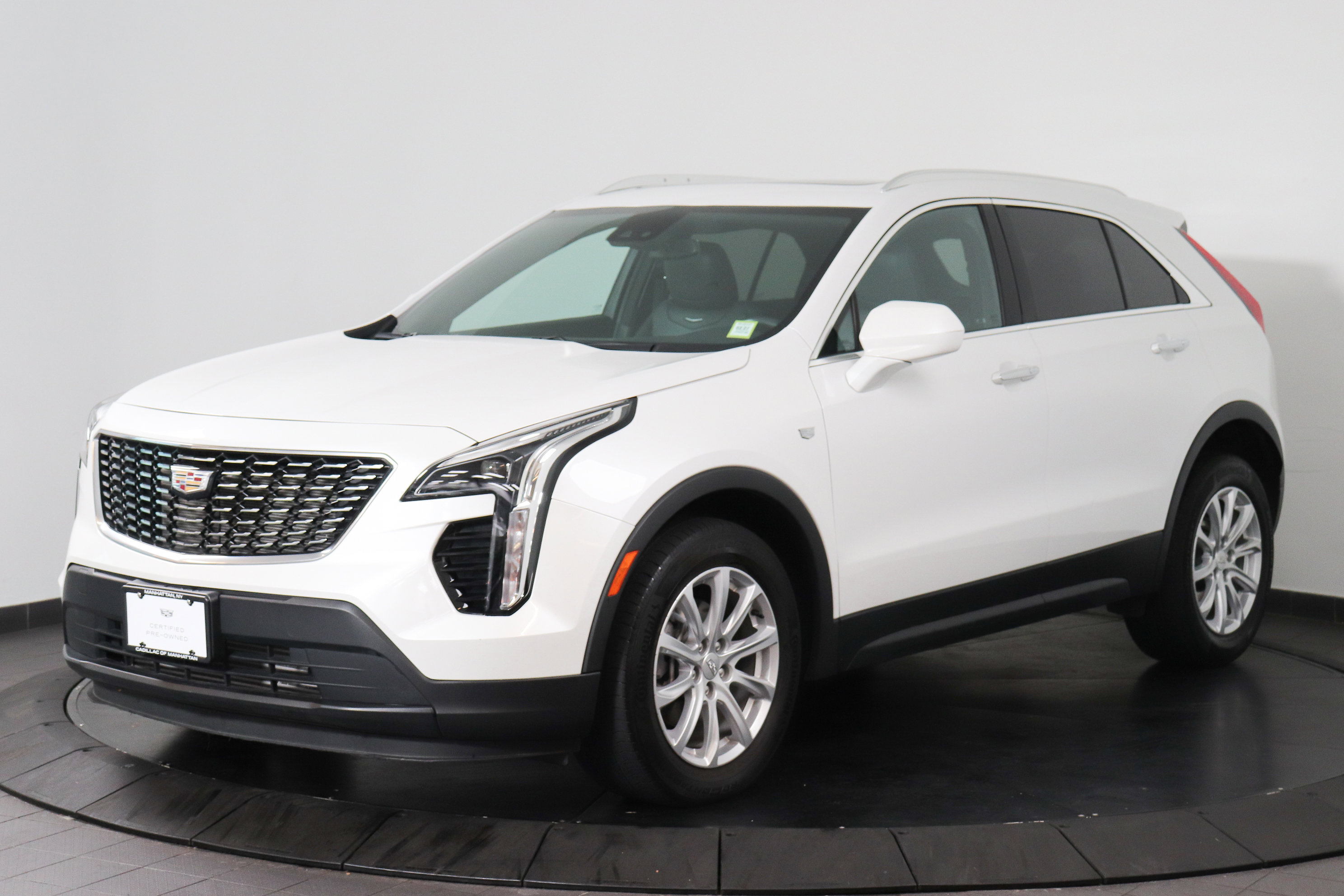 Used 2023 Cadillac XT4 Luxury w/ Cold Weather Package AWD/4WD image 1