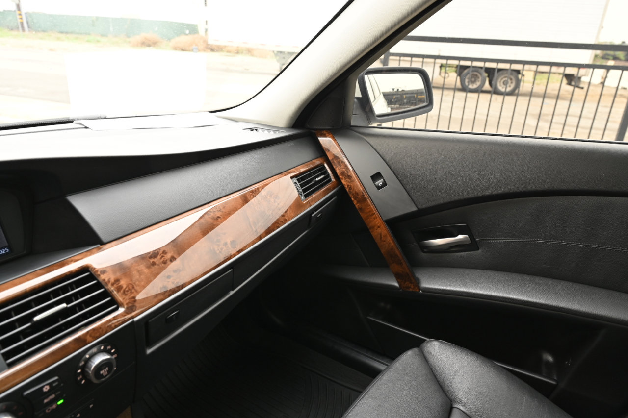 Used 2007 BMW 550i Sedan image 39