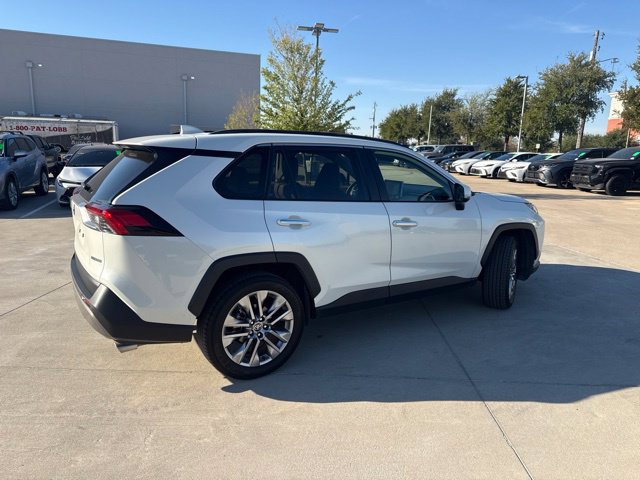 Used 2022 Toyota RAV4 Limited FWD image 3