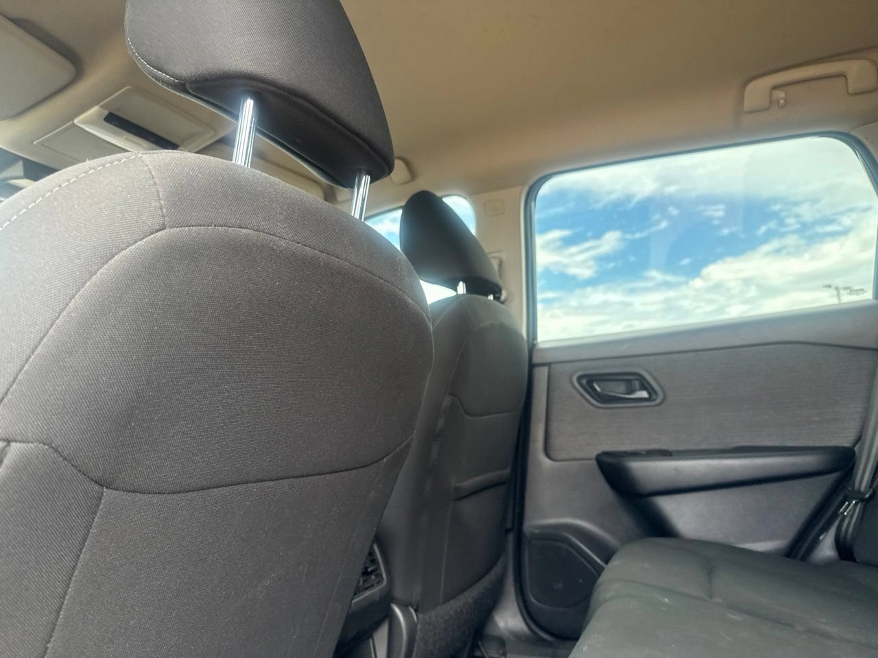 Used 2023 Nissan Rogue S FWD image 32