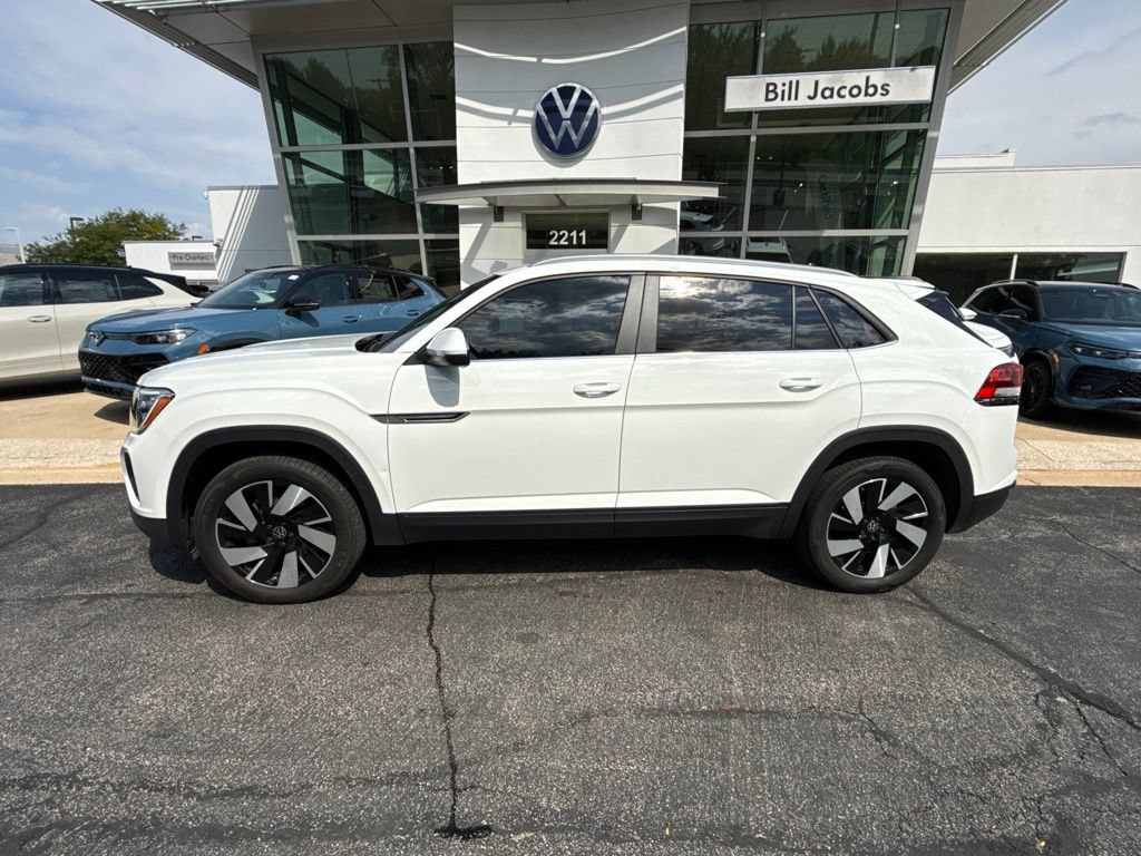 Used 2024 Volkswagen Atlas Cross Sport SE AWD/4WD image 3