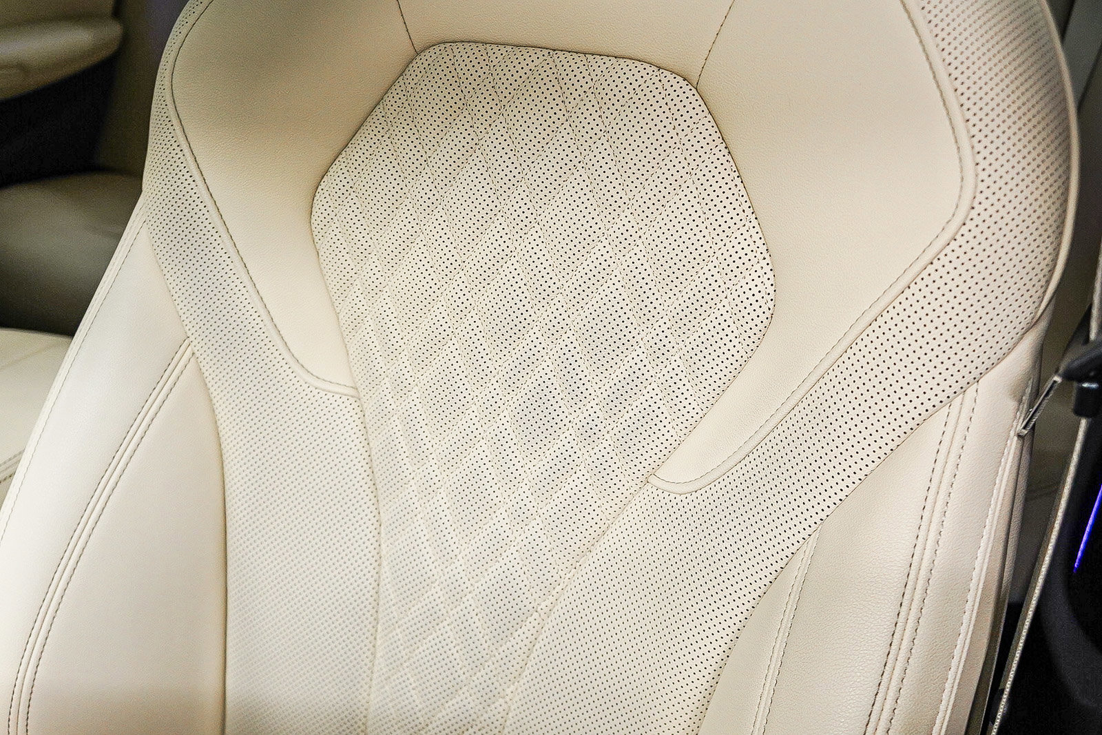 Certified 2022 BMW 530i w/ Premium Package image 28