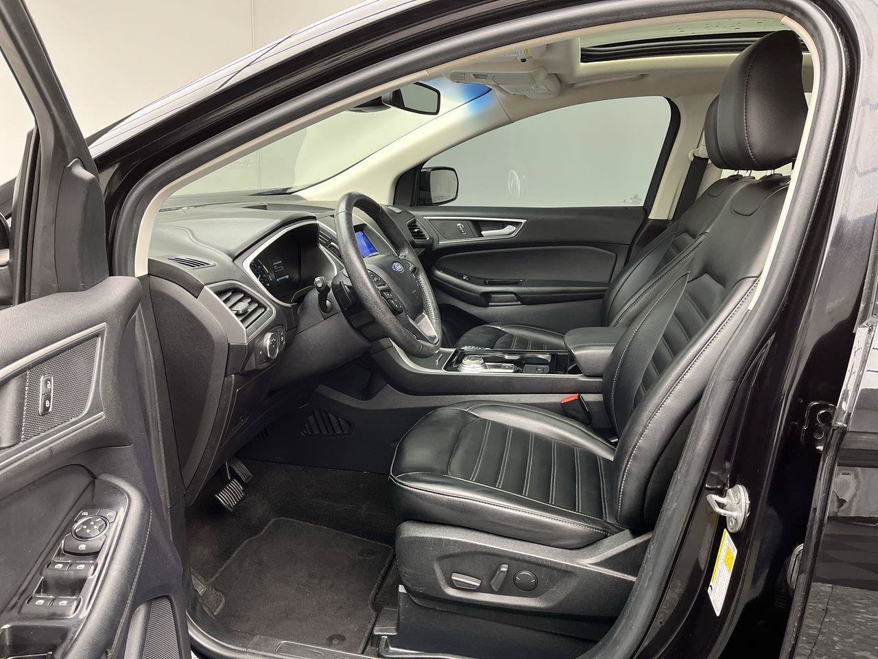 Certified 2020 Ford Edge SEL w/ Convenience Package AWD/4WD image 3