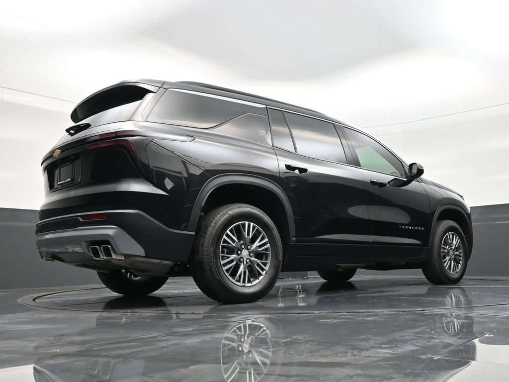 Used 2025 Chevrolet Traverse LT FWD image 21