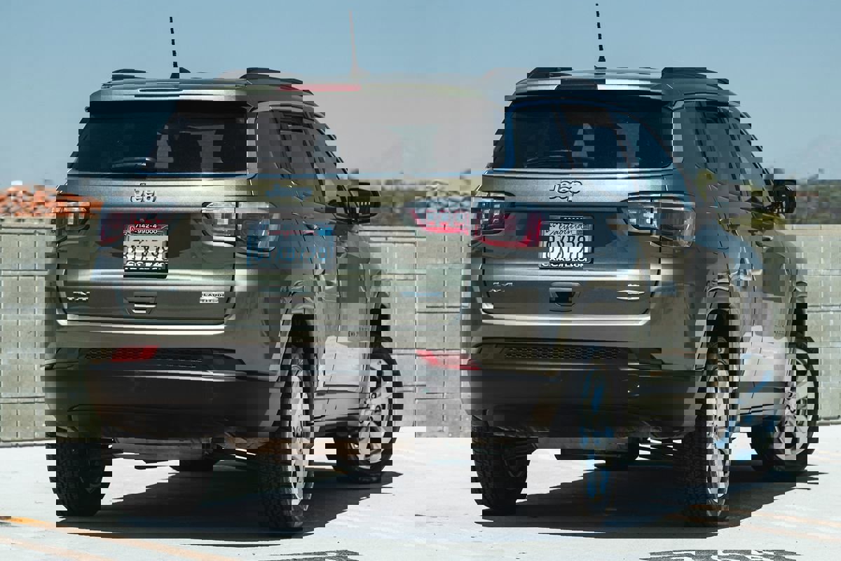 Used 2019 Jeep Compass Latitude image 6